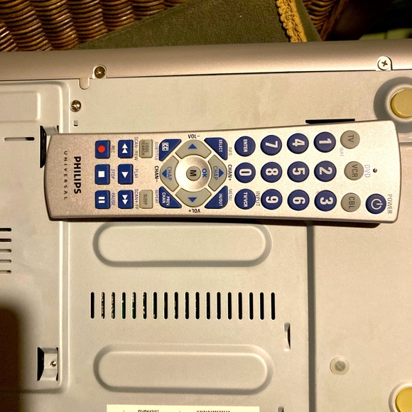 Philips DVD player w remote control - Picture 5 of 10